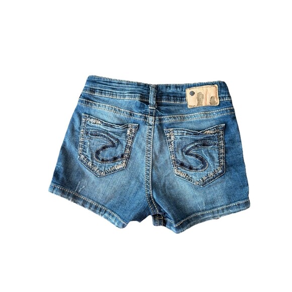 Silver Shorts Womens Size 28 Suki Mid Rise Inseam 3 Distressed Denim Bottoms - Picture 2 of 11